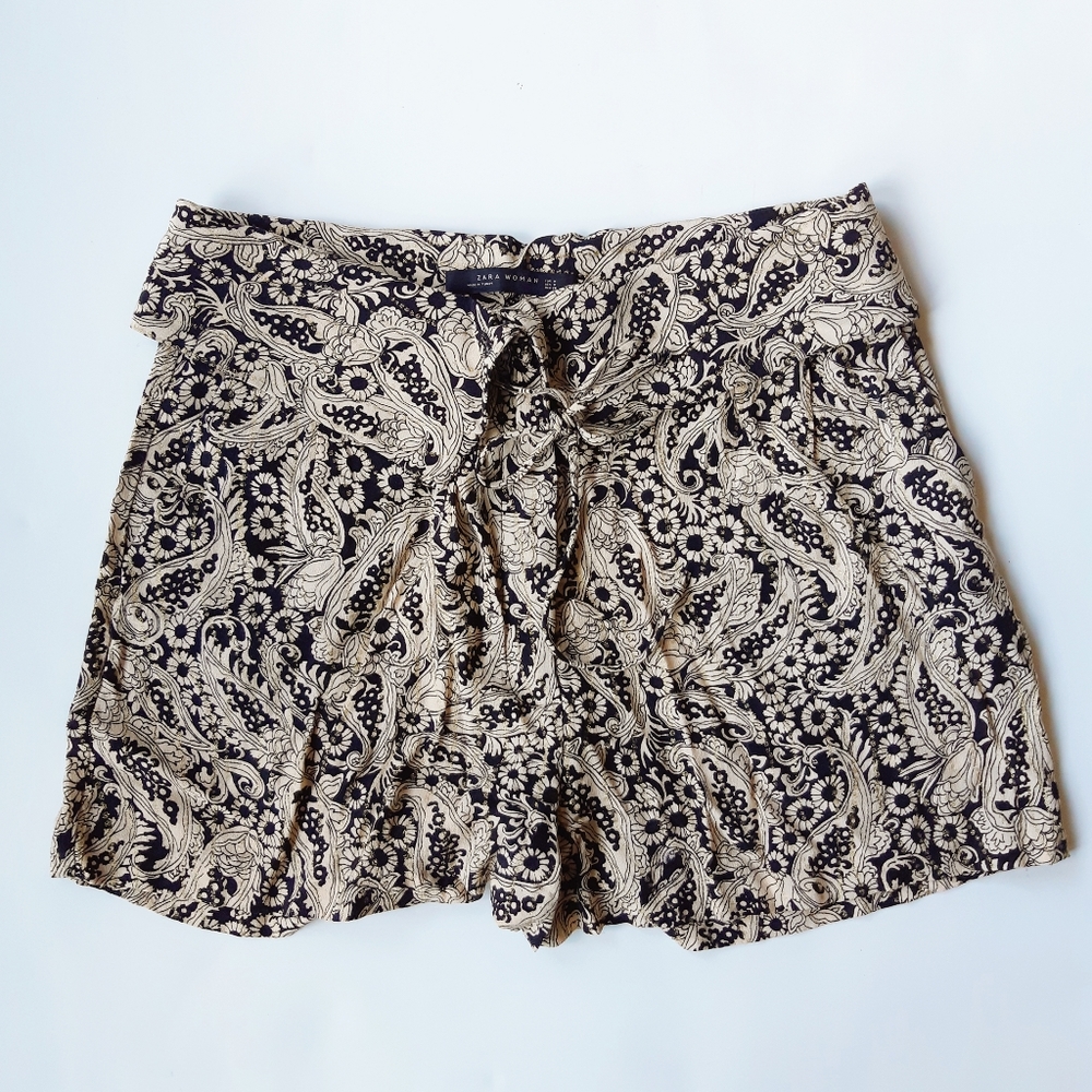 Zara Woman Summer Shorts Medium Zip Buttons